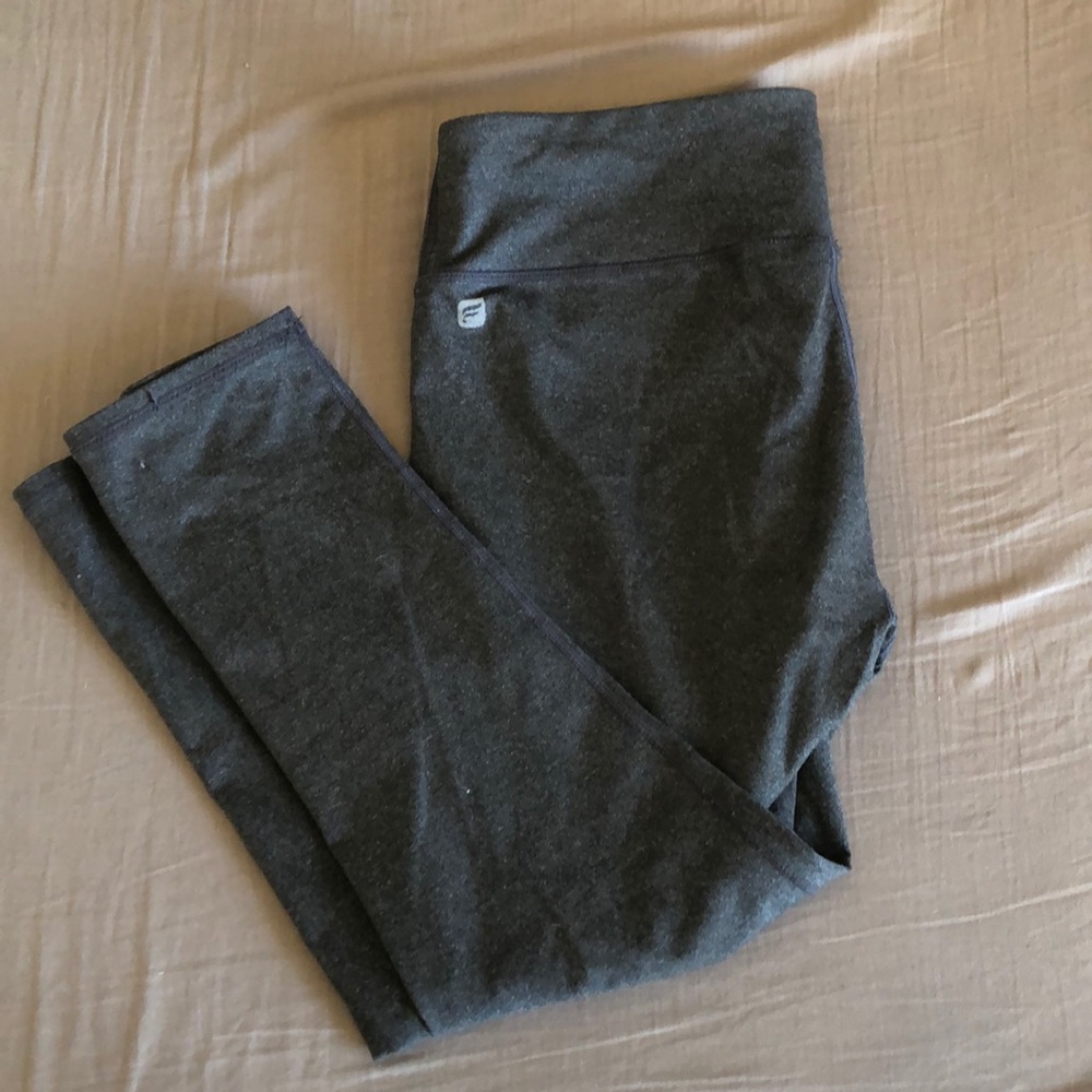 ⚠️PRICE DROP! ⚠️Fabletics cropped yoga pants